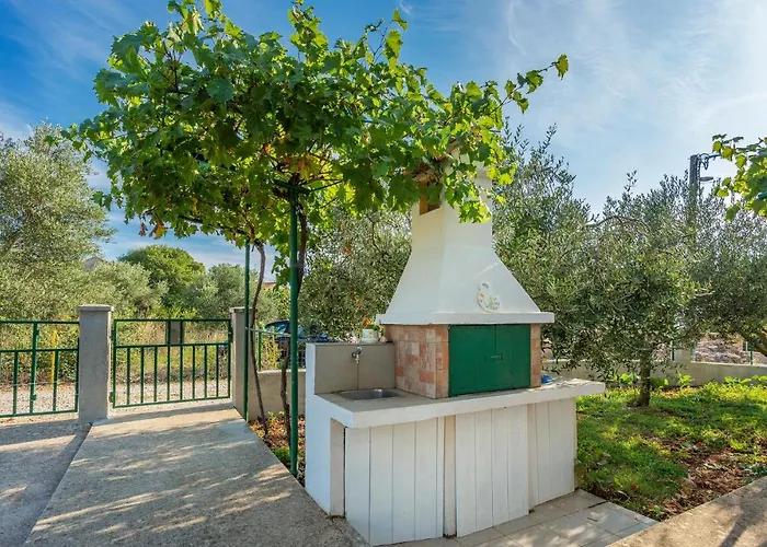 Beautiful Apartment In Linardici Apartment *