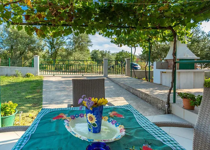 Beautiful Apartment In Linardici Linardići