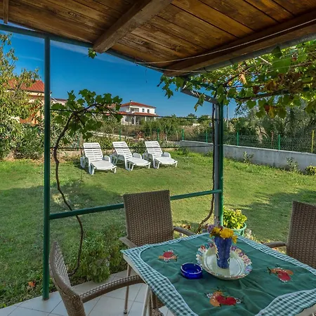 Lägenhet Beautiful In Linardići